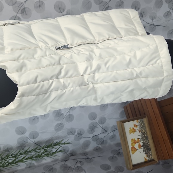 Michael Kors Down Puffer Vest - Picture 5 of 12